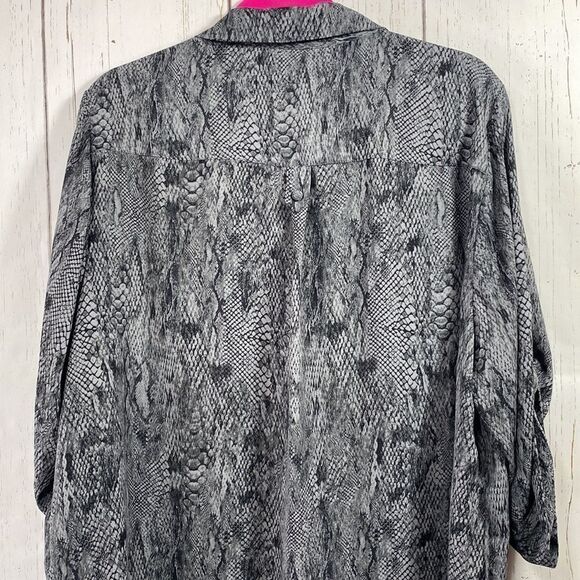 Torrid Plus Size Snakeskin Print Blouse Modern Chic Neutral Top Blouse - Picture 13 of 16